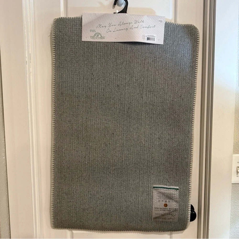 Great Finds Lemon Polka Dot Rug 2x3 Grip Back Washable Yellow White Teal NWT